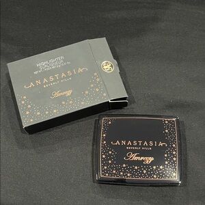 💕NEW ANASTASIA BEVERLY HILLS AMREZY HIGHLIGHTER💕